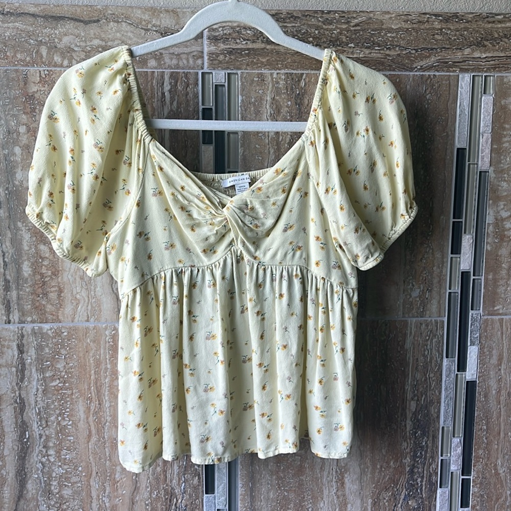 Size S American eagle yellow top.